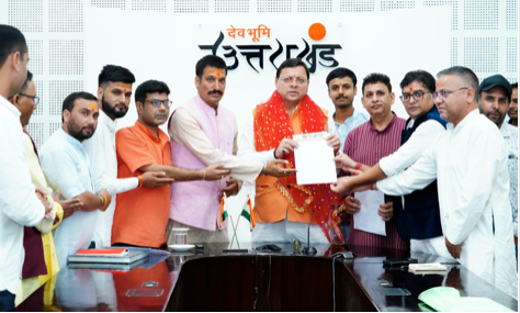 मुख्यमंत्री श्री पुष्कर सिंह धामी से मंगलवार को मुख्यमंत्री कैम्प कार्यालय में उत्तराखण्ड तीर्थ पुरोहित महापंचायत के पदाधिकारियों ने भेंट कर मुख्यमंत्री को उनके 03 साल का कार्यकाल पूर्ण होने पर बधाई दी।